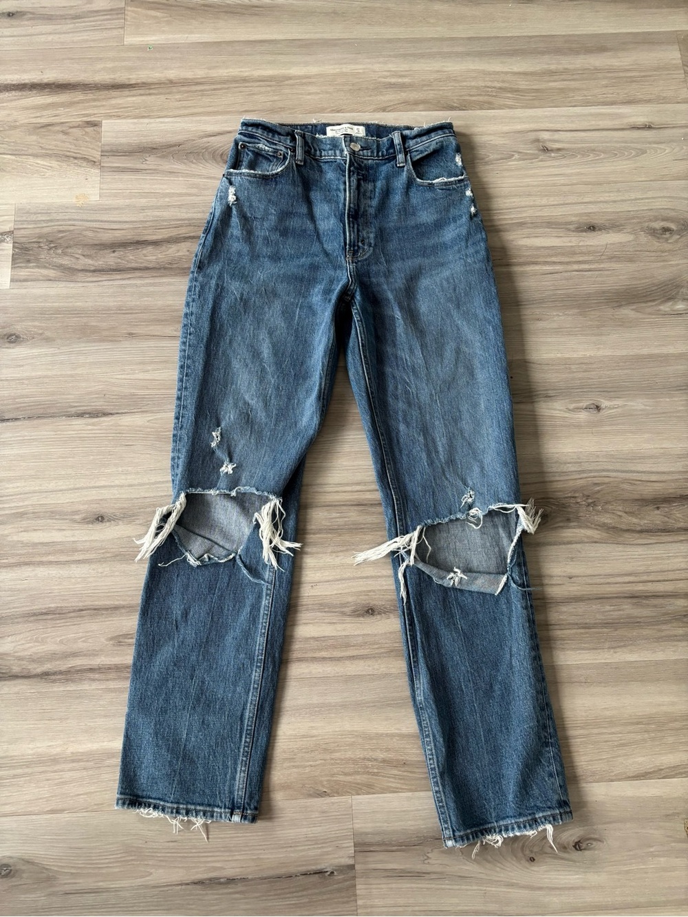Abercrombie & Fitch 27/4 The 90s Straight Ultra High Rise Distressed Jeans